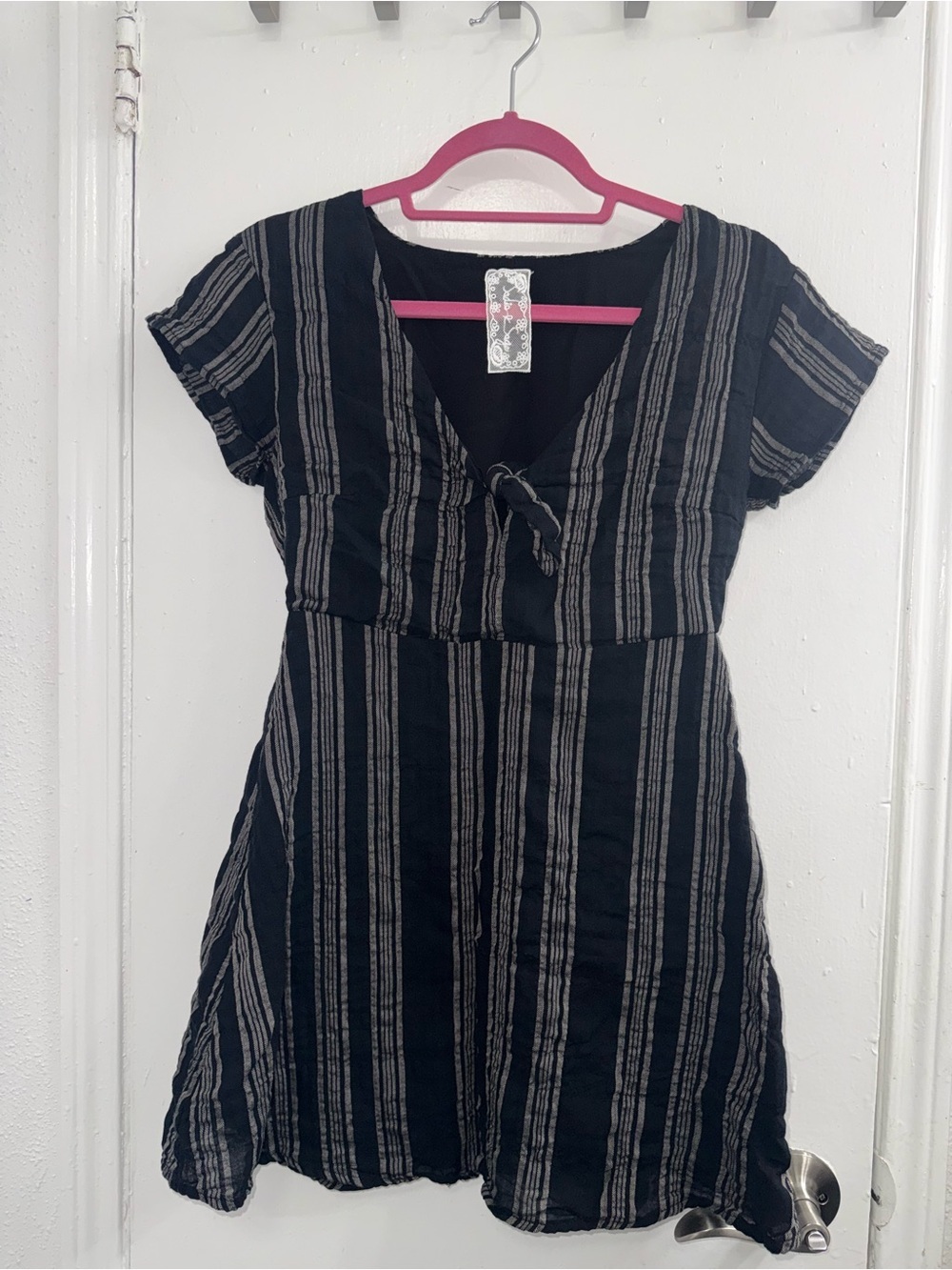 Sadie & Sage black and cream striped tie-front mini dress size S
